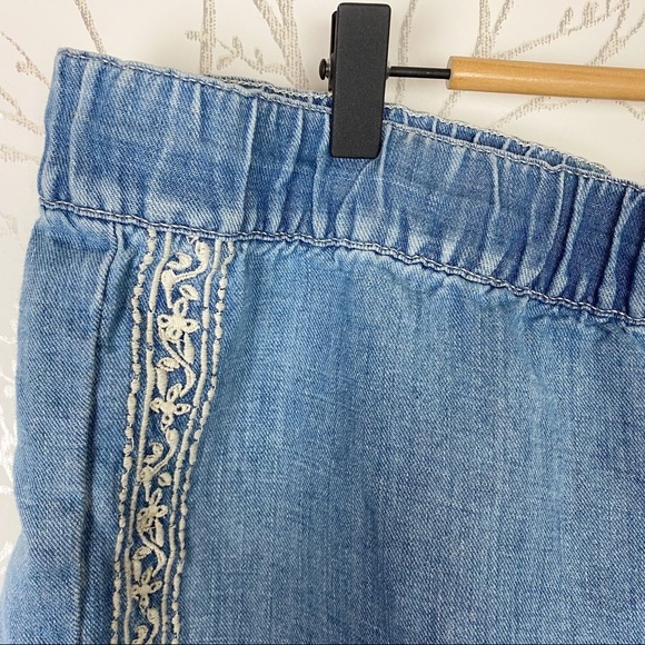 LOFT Embroidered Lace Boho Cotton / Linen Chambray Shorts 14/32 Elastic Waist - Picture 4 of 10
